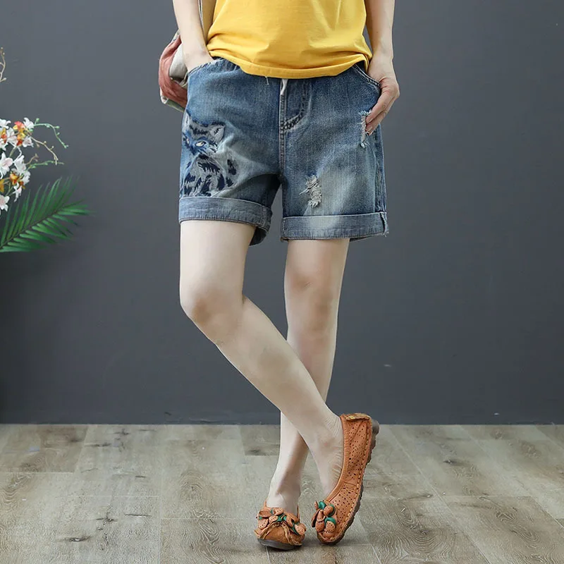 

2021 Summer Women Cute Sweet Embroidery Cat Ripped Pocket Elastic Waist Casual Bleached Denim Shorts Female Washed Jeans Shorts