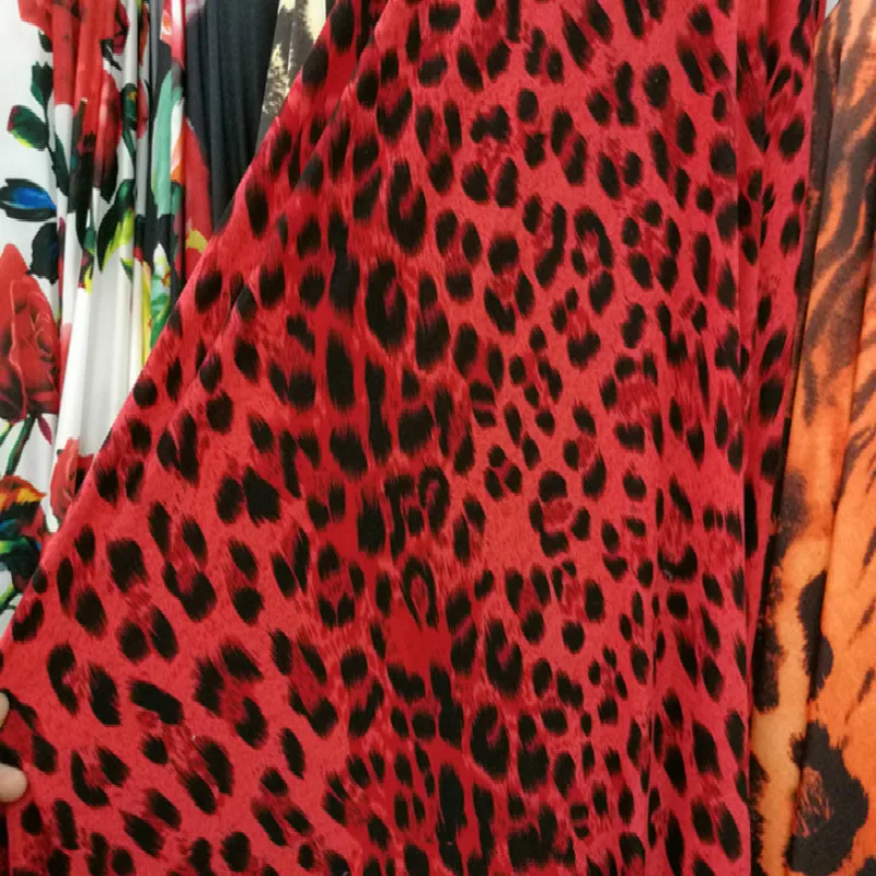 Эластичная матовая молочный шелк с принтом ткань красным леопардовым для