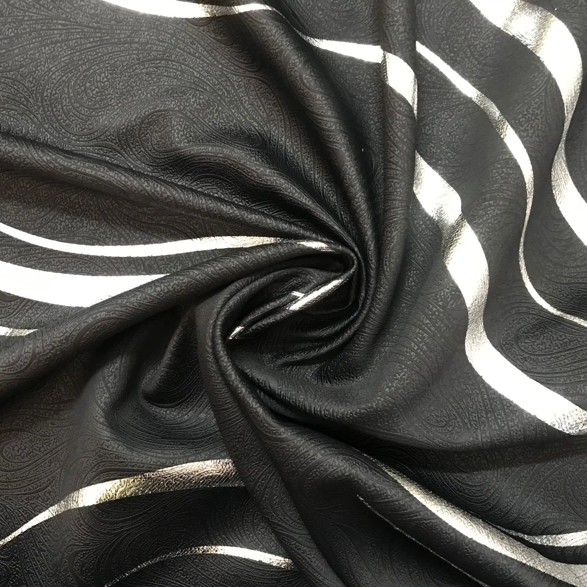 Черные затемняющие шторы с высоким коэффициентом затенения черные и серебряные