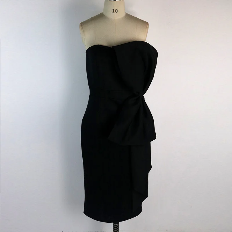 Женское платье с открытыми плечами однотонное черное или красное без рукавов