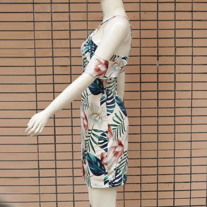 Женское летнее мини платье с открытыми плечами без рукавов открытой спиной