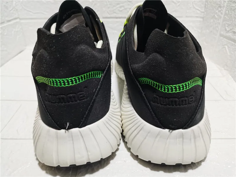 

Anti skid and wear-resistant sports shoes, light, breathable and shock absorption