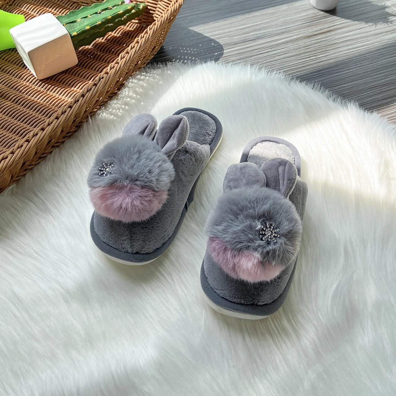 

Женские теплые зимние плюшевые тапочки, модель 2021 года, женская домашняя обувь, милые повседневные Модные женские домашние тапочки на плоск...