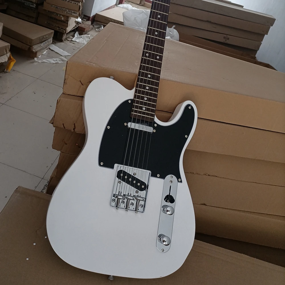 Бесплатная доставка 6 струн белая электрическая гитара с Черной головкой