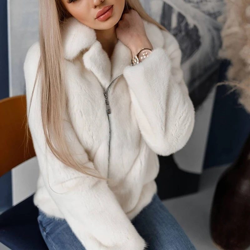 Женская шуба из натурального меха норки натуральной с отложным воротником