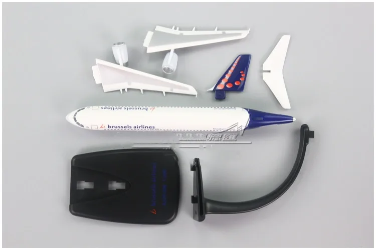 

19CM 1:200 Plastic Air Brussels Airlines Airbus 320 A320 Airways Aircraft DIY Assembled Assembly airplane model Plane