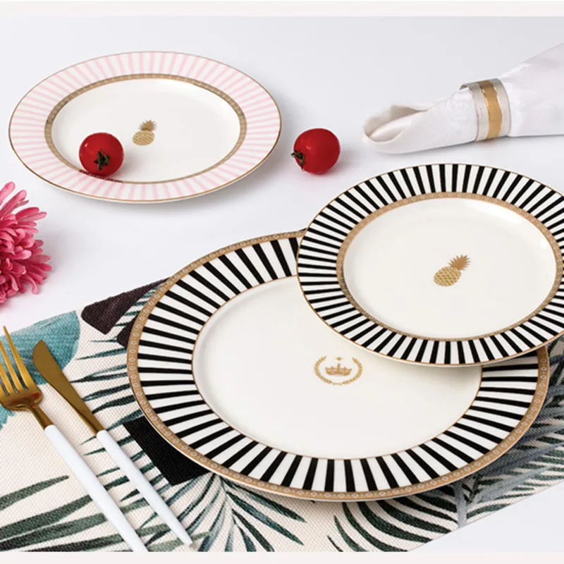 Фарфоровая керамическая тарелка с разноцветным градиентным геометрическим