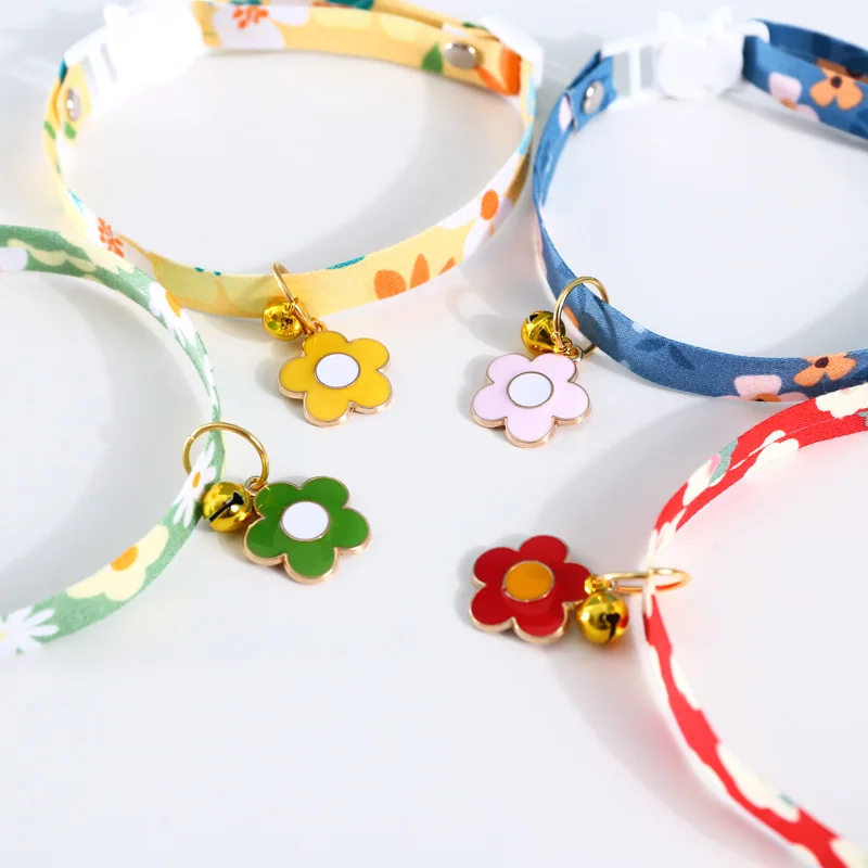 

1pcs Colorful Flower Priting Cat Collars With Bells Puppy Adjustable Buckle Necklace Dog Pet Accessories Small Cat Collar Suppy