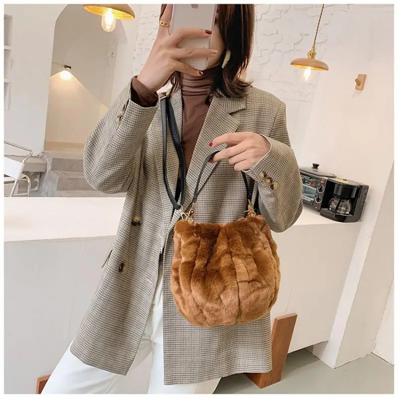 YYW Vintage Shoulder Bag Women Fashion Faux Fur Bucket Bag Handbag Ladies Drawstring Chain Shoulder Crossbody Bags Purses