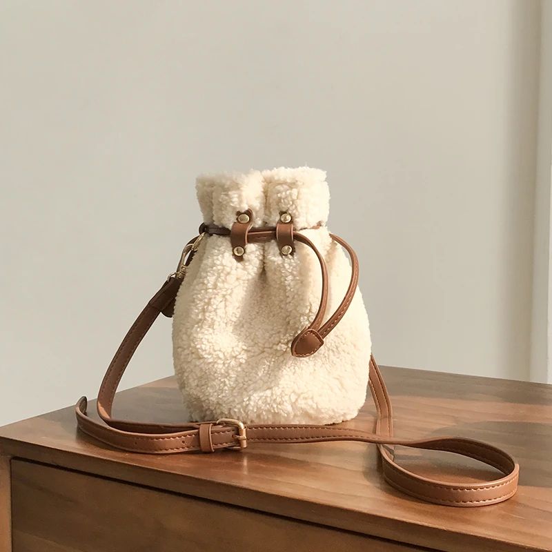 Корейская плюшевая сумка на шнурке из овечьей шерсти женская 2019 в народном стиле