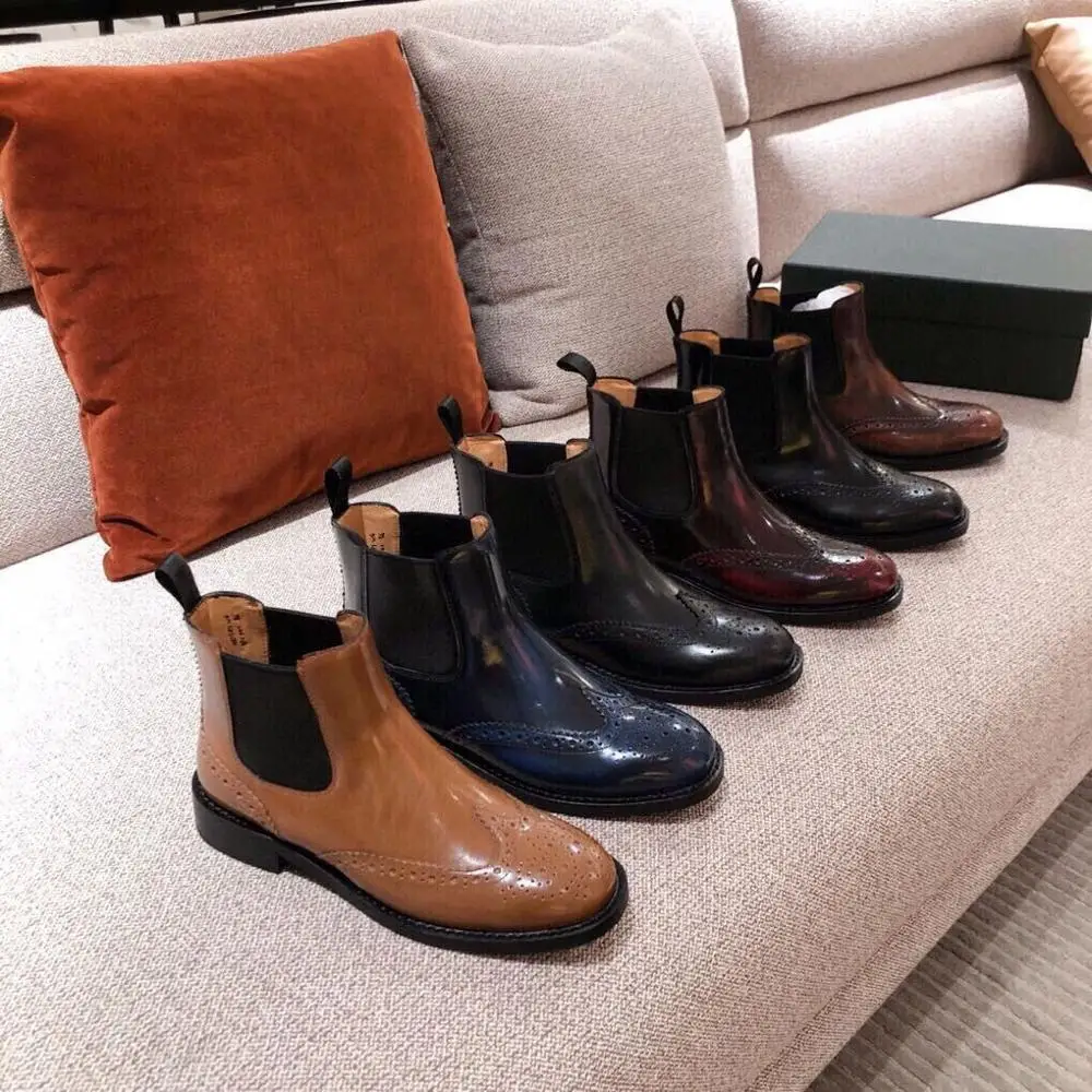 

Luxury Design Brock carved short boots women Martin boots Genuine leather flats British style Slip On Chelsea boots For Women