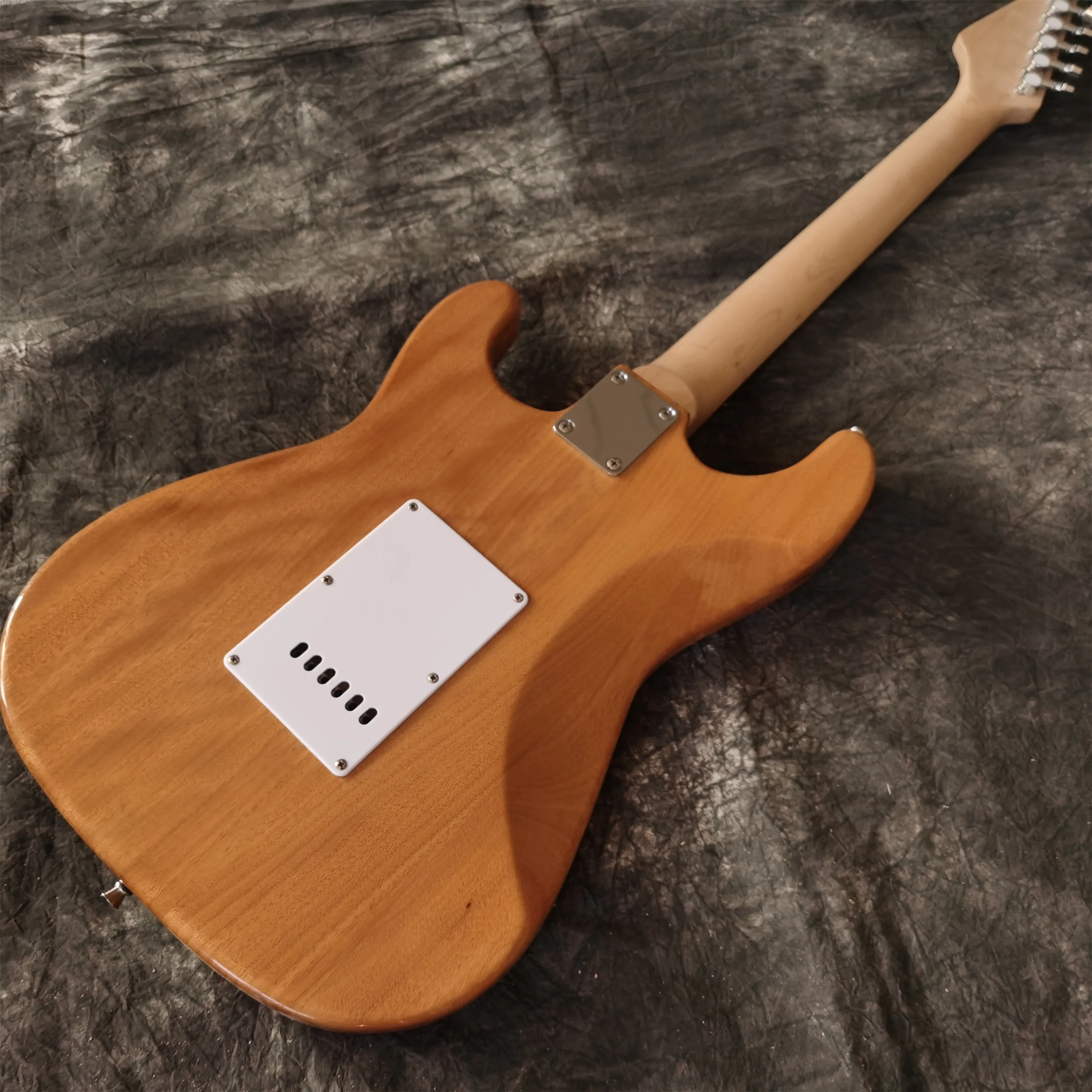

new arrival high quality factory 6 strings electric guitar with light brown color , hot selling guitar ,can be changed any color