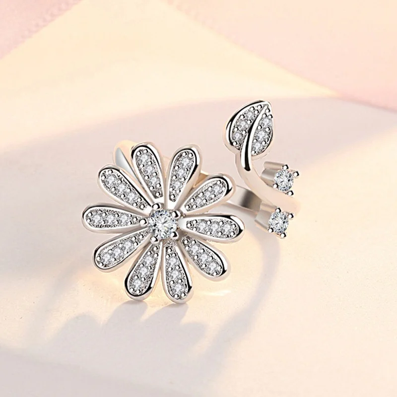 

Simple Daisy Flower Plants Silver Color Inlaid Zirconia Crystal Female Alloy Opening Adjustable Ring for Women Party Jewelry