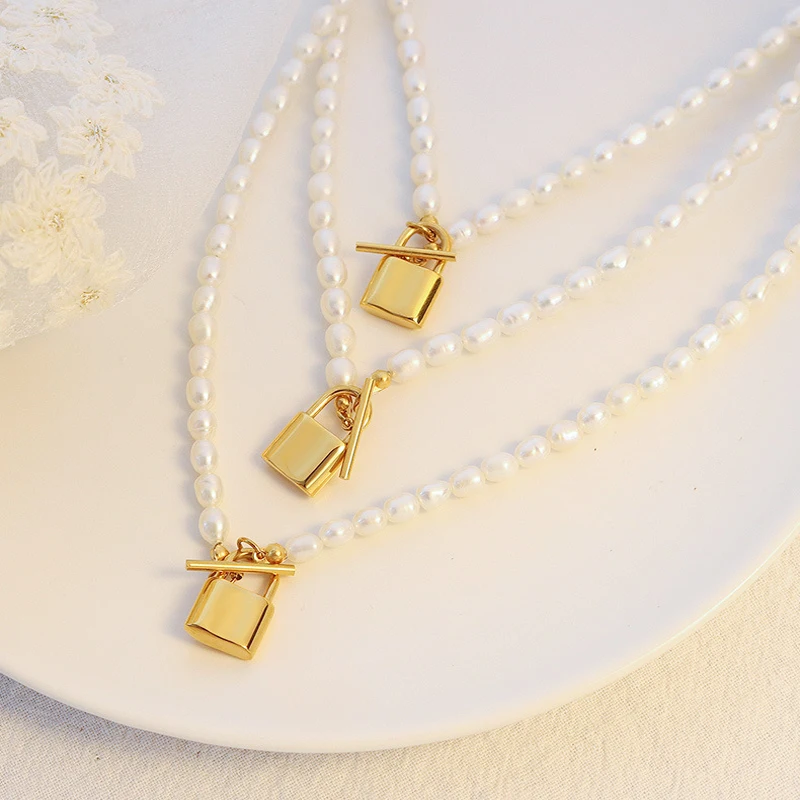 

Ожерелье Amaiyllis из 18-каратного золота с подвеской из натурального пресноводного жемчуга