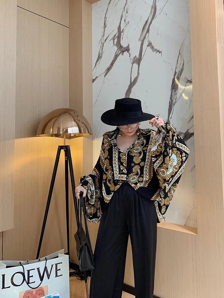 Женская рубашка свободного кроя с рукавом летучая мышь и принтом под старину