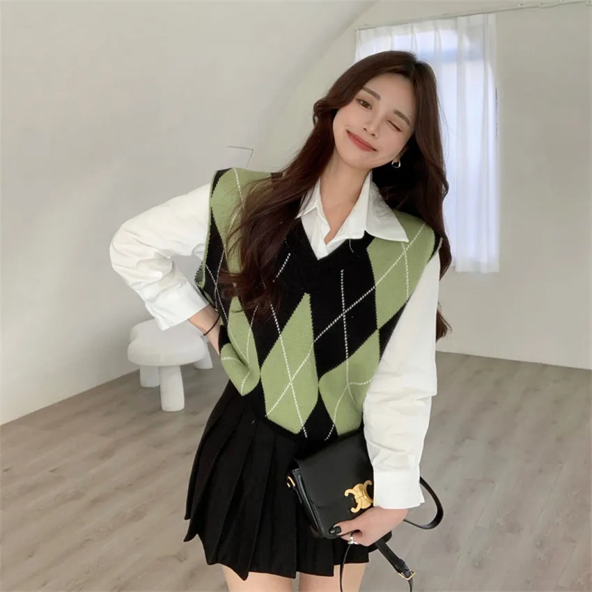 

2022 New Autumn Korean Fashion V-Neck Women's Argyle Sweater Vest Sleeveless Knitted Pullovers Waistcoat Female Knitwear Tops