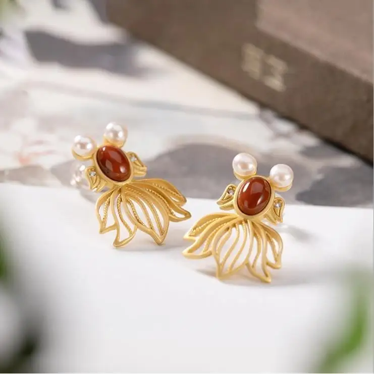 

S925 Sterling Silver Gilding Inlaid South Red Carp Stud Earrings Personality Agate Pearl Small Fish Earrings Female Fashion