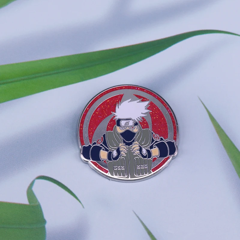 Циркулярная эмалированная булавка Kakashi Hatake вдохновленная Шаринган-подшипником
