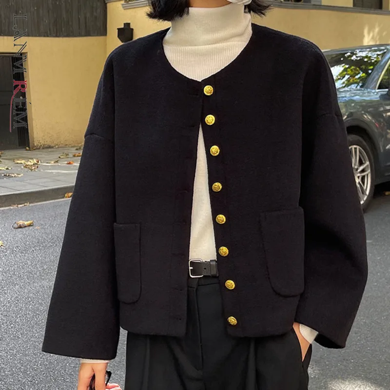 

LANMREM new women o-neck single breasted wool coat female short High waist long sleeve solid color coats 2022 winter 2J598