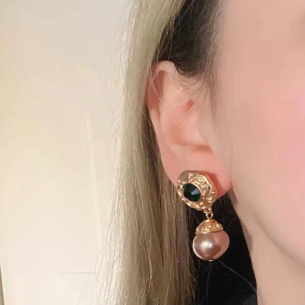 

European and American antique champagne pearl earrings