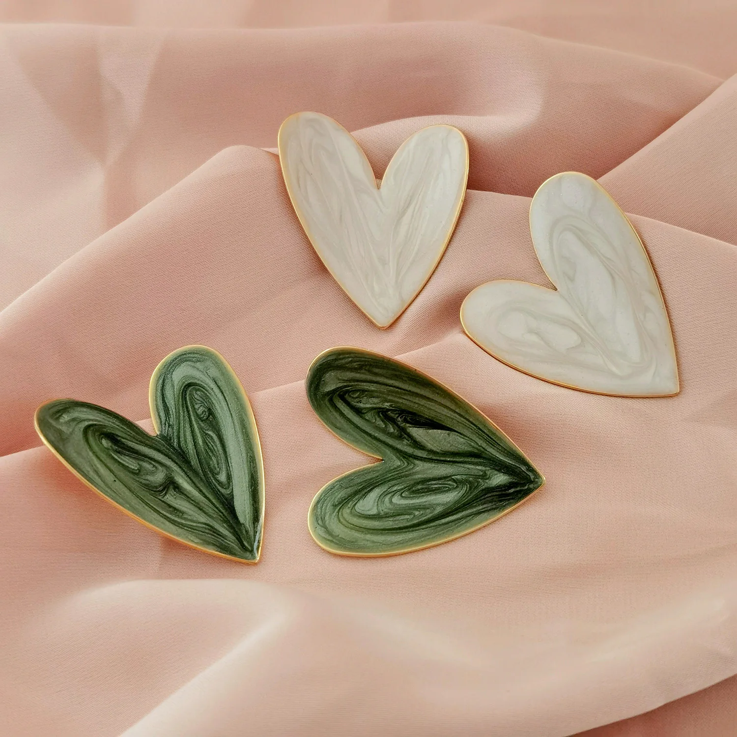 

Autumn Morandi Color White Green Drop Oil Heart Earring for Women Statement Jewelry Stud Earring Cute Wholesale Accesorios Mujer