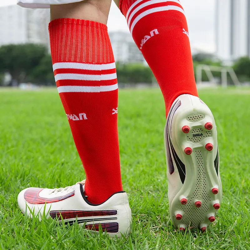 New Fashion Turf Soccer Shoes Low up Soccer Cleats Men Sneaker Shoes Adult Male Football Boots Outdoor Couple Football Shoes Men