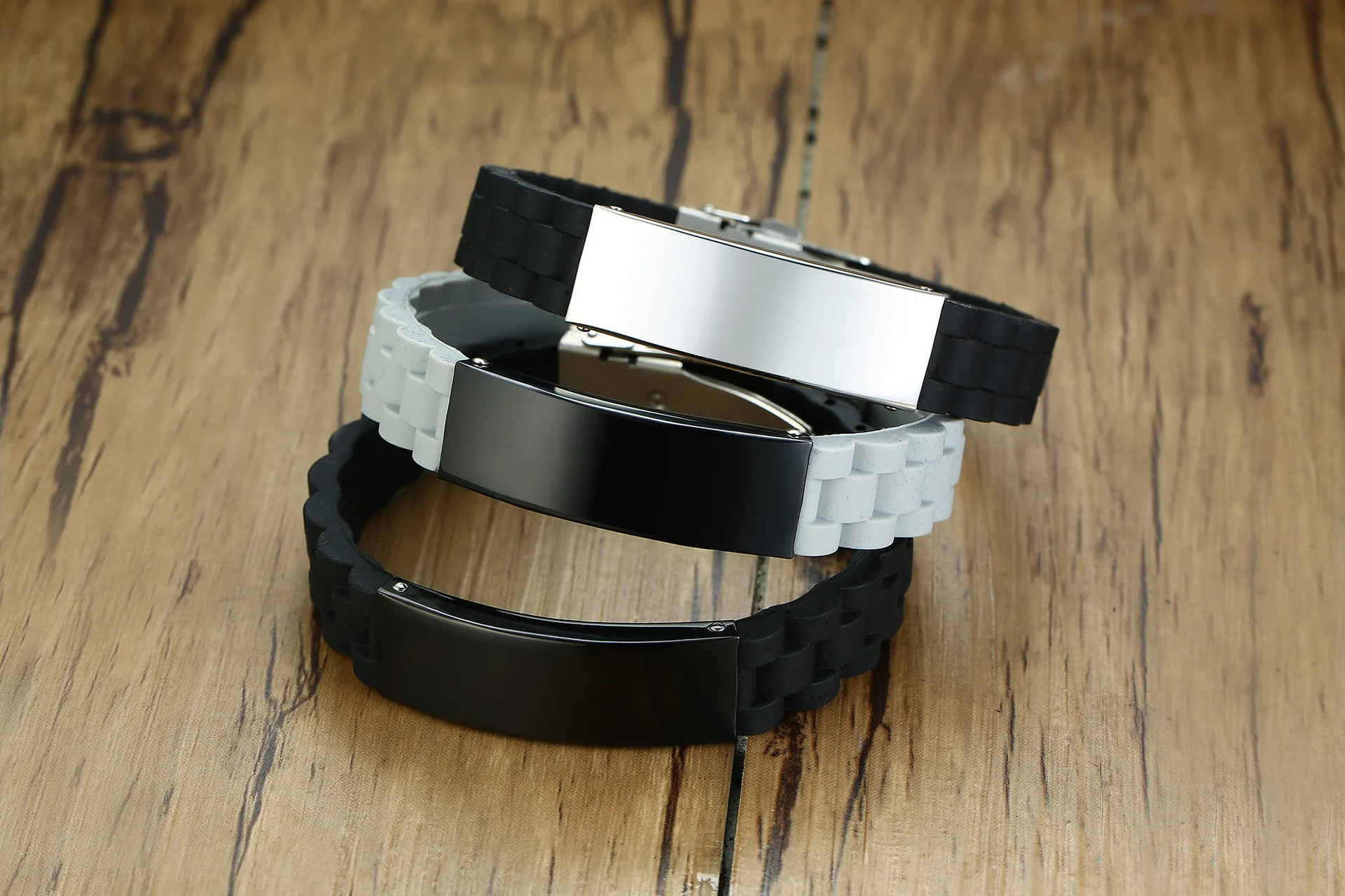 

FXM stainless steel bangle hot sell popular bracelet single steel material real black and white leather 18cm