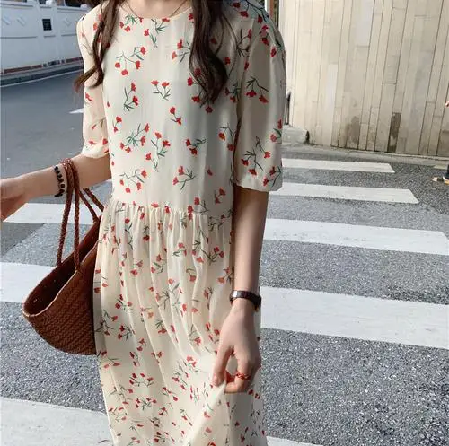 Женское летнее белое длинное шифоновое платье с цветочным рисунком а силуэт