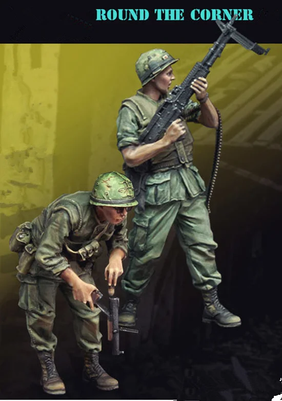 Разобранные неокрашенные детали 1/35, 2 фигурки, C494