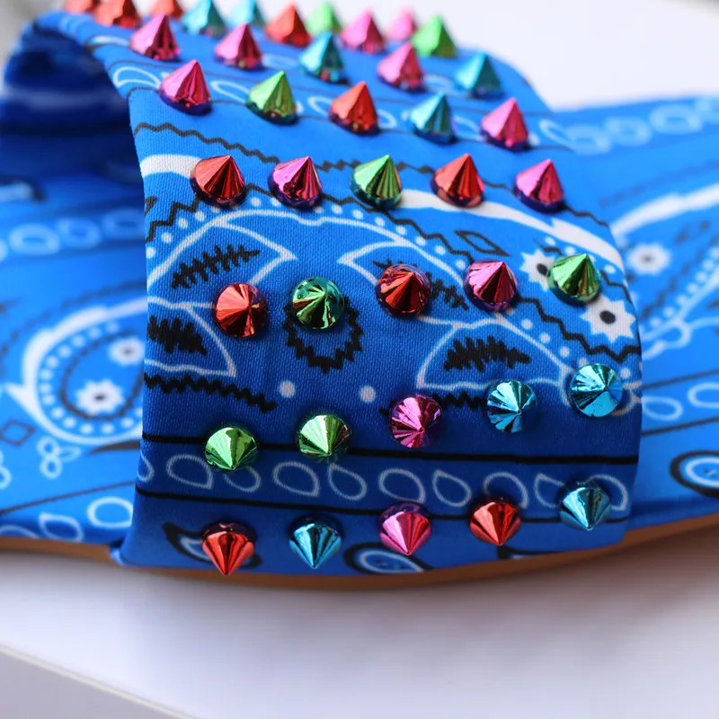 

Women Slippers Flat Summer Sandals Fashion Rivets Ladies Casual Outdoor Slides Female Beach Slippers Shoes zapatillas de mujer