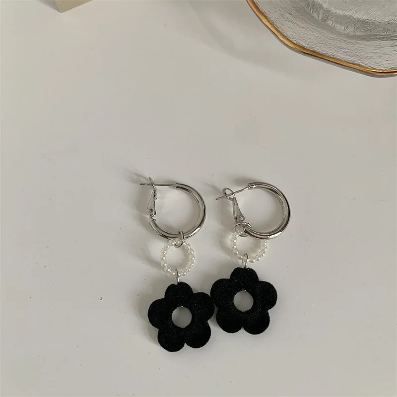 

LOVOACC Delicate Black Colour Flower Pendant Earrings for Women Ladies Imitation Pearl Beaded Hollow Circle Earrings Accessories