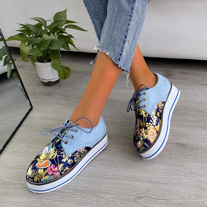 

Женские кроссовки на платформе, повседневная спортивная обувь на танкетке, на шнуровке, с принтом, большие размеры 36-43