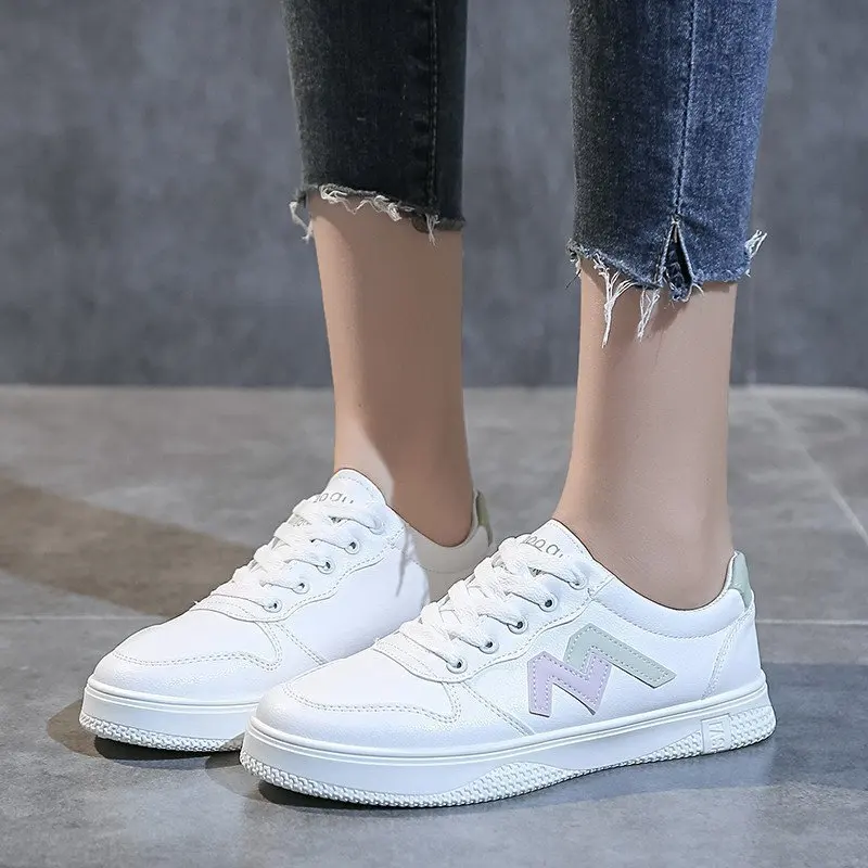 Женские мокасины из мягкой ПУ кожи на шнуровке с вулканизированной