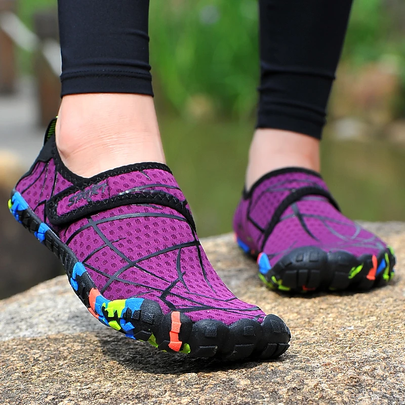 Акватуфли унисекс пляжная обувь для воды красивые женские кроссовки плавания