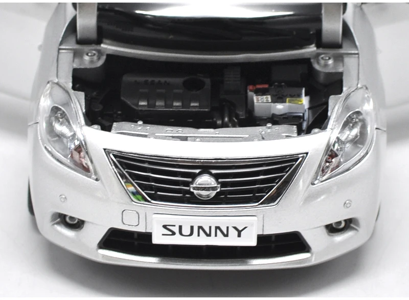1:18 Nissan Солнечный сплав модель автомобиля статические высокой моделирования металлические модельные автомобили с оригинальной коробкой