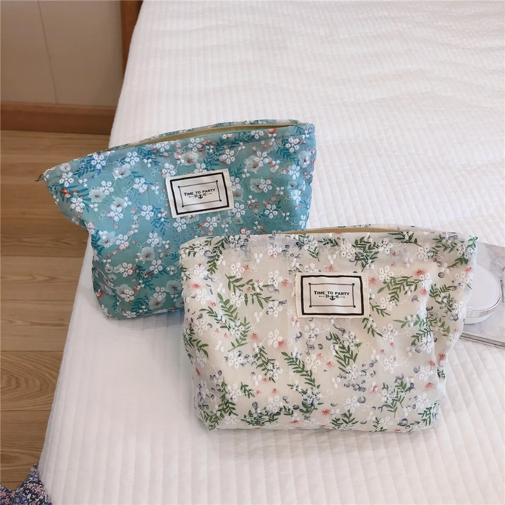 

Embroidered Cosmetic Bag For Make Up Storage Pouch Women Travel Toiletry Bag Cotton Fabric Floral Makeup Bag Retro Beauty Case