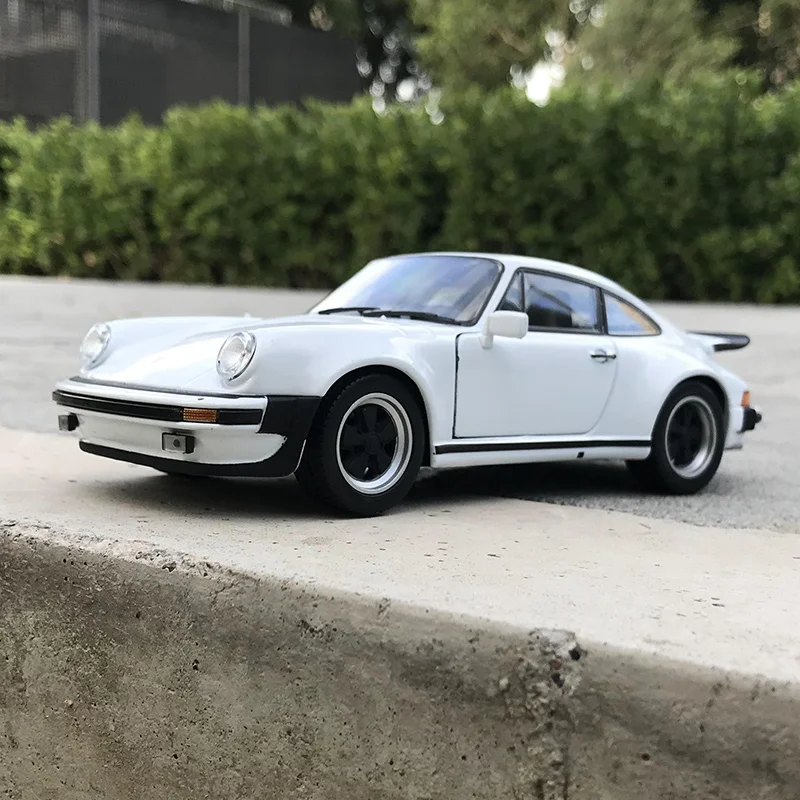 Модель спортивного автомобиля Porsche 1:24 модель из сплава Коллекционная