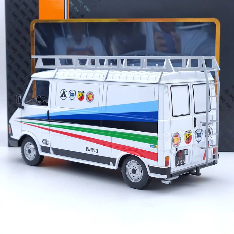 IXO 1:18 для FIAT 242 - TECHNIC ABARTH ASSISTANCE/только багажник на крышу 18RMC060XE литье под давлением