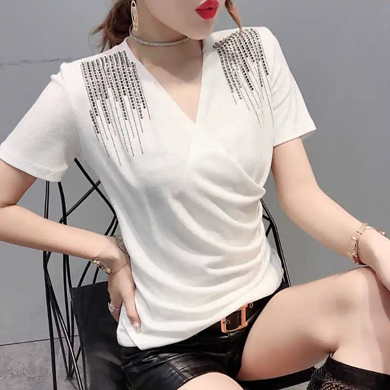 

Fashion Women T Shirt Tops Short Sleeve Korean Style Lady Tee Shirt Diamond Black Tshirt Vneck Autumn Female Tops Blusas