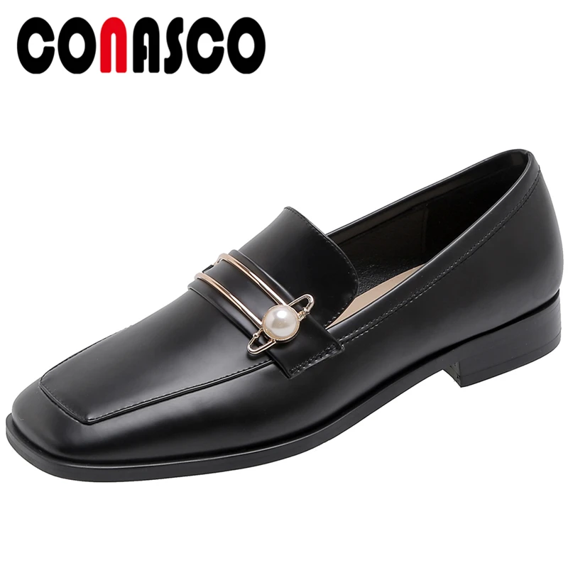 

CONASCO; Женские туфли-лодочки; Повседневная Лакированная кожа с жемчугом и с металлическими украшениями; Обувь на низком каблуке с пряжкой, с к...