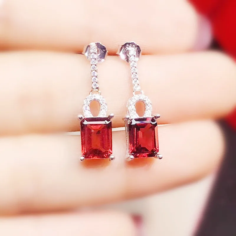 Серьги-подвески с натуральным красным гранатом 6*8 мм 1 6 карата * 2 шт.