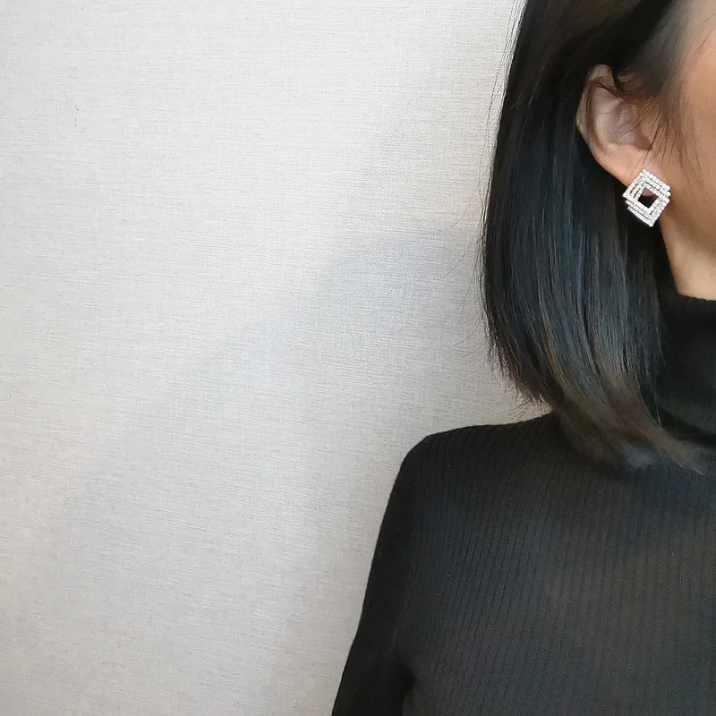Новые модные корейские серьги гвоздики разы с геометрическими и квадратными