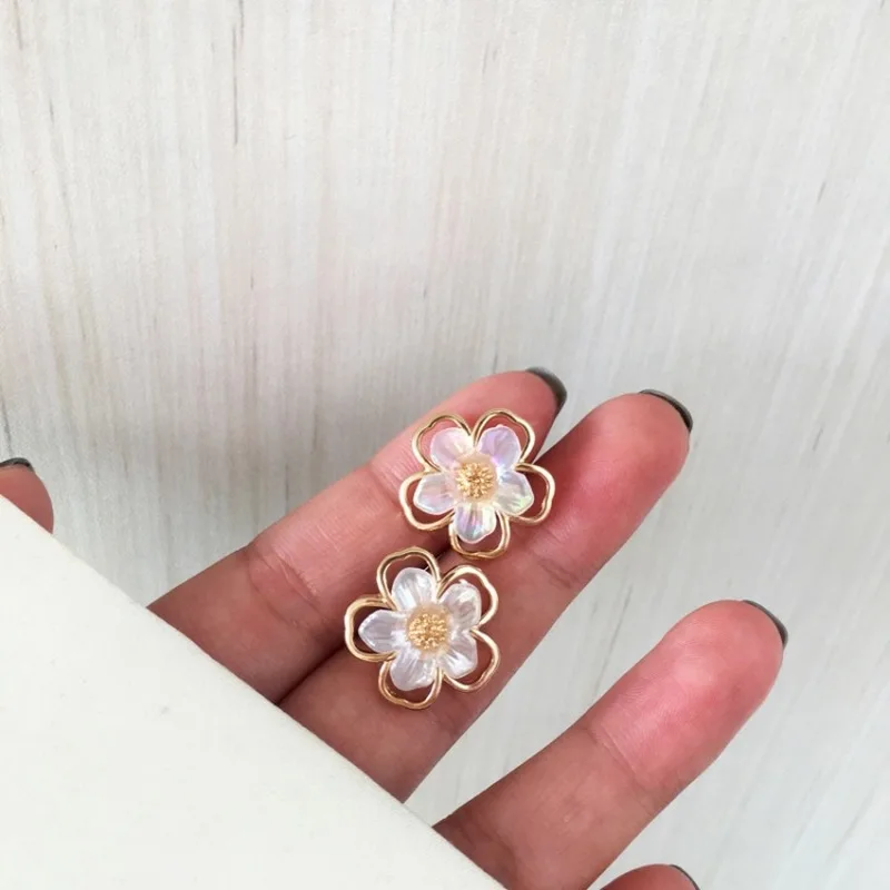 

Temperament Beautiful Resin Flower Stud Earrings Korean Fashion Female Jewelry Simple Sweet Girl Women's Accessories