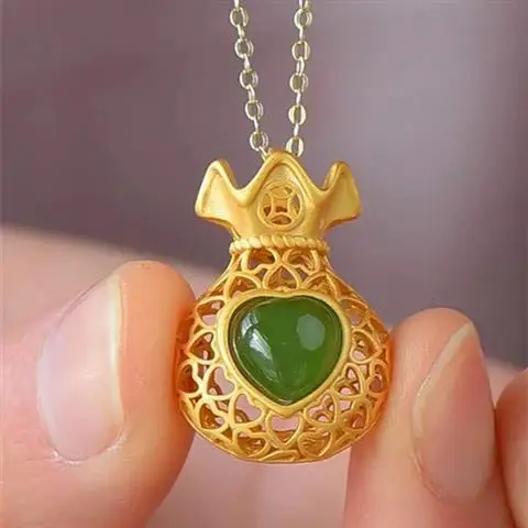 

Natural Hetian Jade Inlaid S925 Sterling Silver Ancient Style Thick Gold Lucky Bag Pendant Fashion Personality Female Color Rete