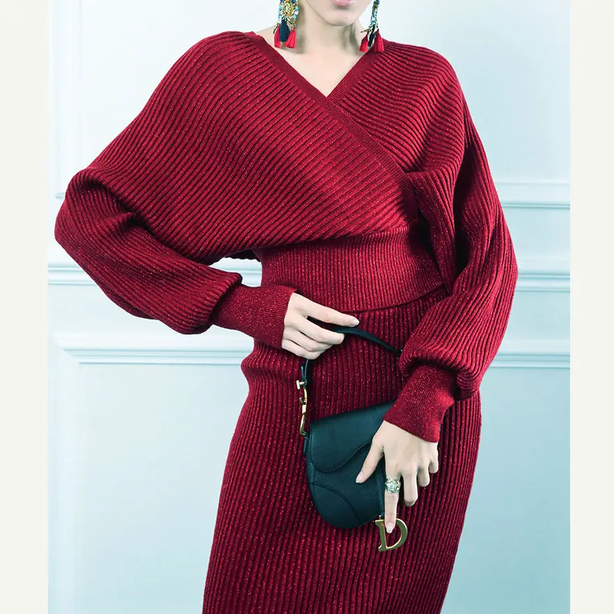 Женское трикотажное платье-свитер с V-образным вырезом и длинным рукавом |