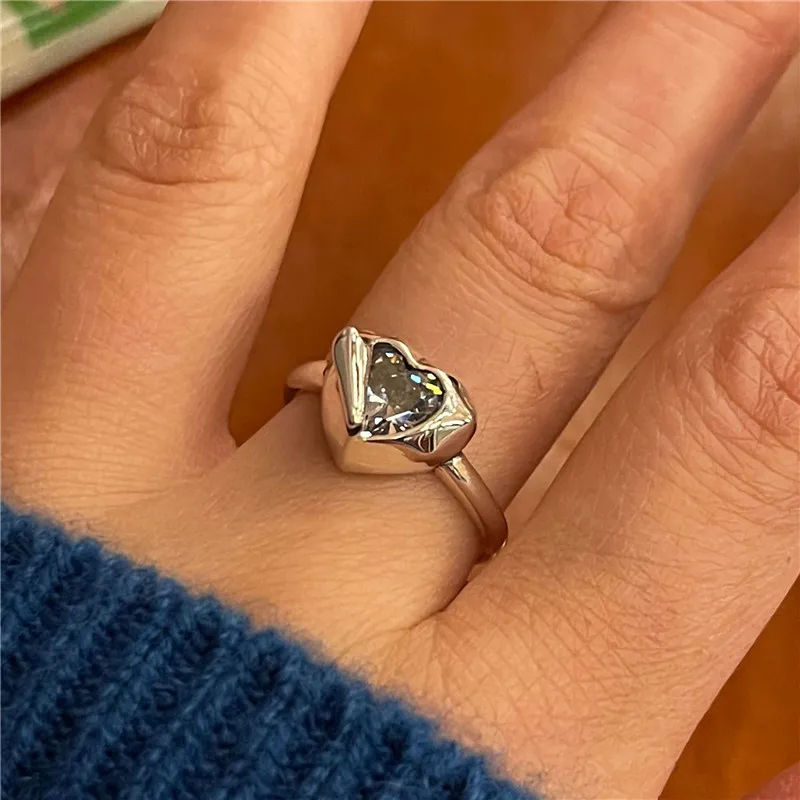 

Женское кольцо из серебра 2022 пробы, с кристаллами