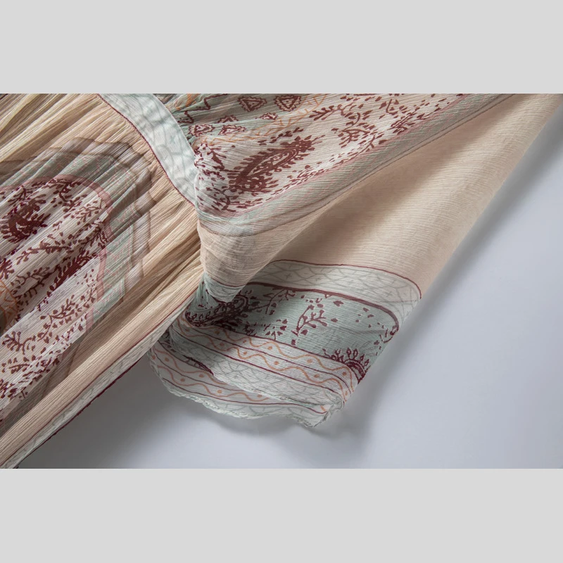 

Opens to booking a new European loose silk v-neck mulberry silk dress printed brim temperament holiday dress alone