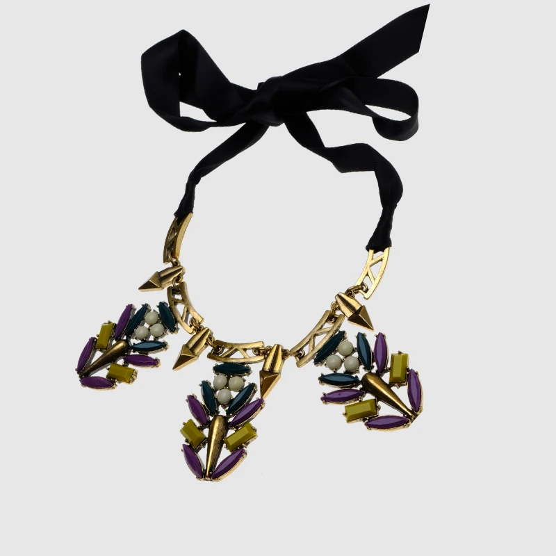 

Amorita boutique Leaf pendant design vintage rope chain necklace
