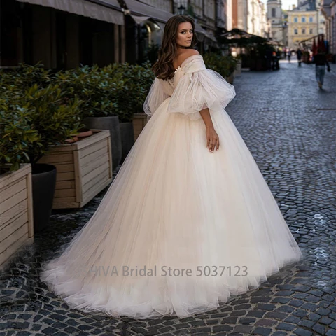 Romantic Wedding Dresses with Detachable Puffy Sleeves Lace Appliques Pleated Long Boho Wedding Gown Champagne Bride Dress