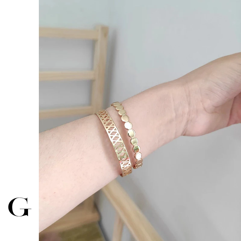 

GHIDBK Minimalist Geometric Disc-shaped Bracelets for Women Statement Hollow Lozenge Bangles Street Style Bangle Elegant Jewelry